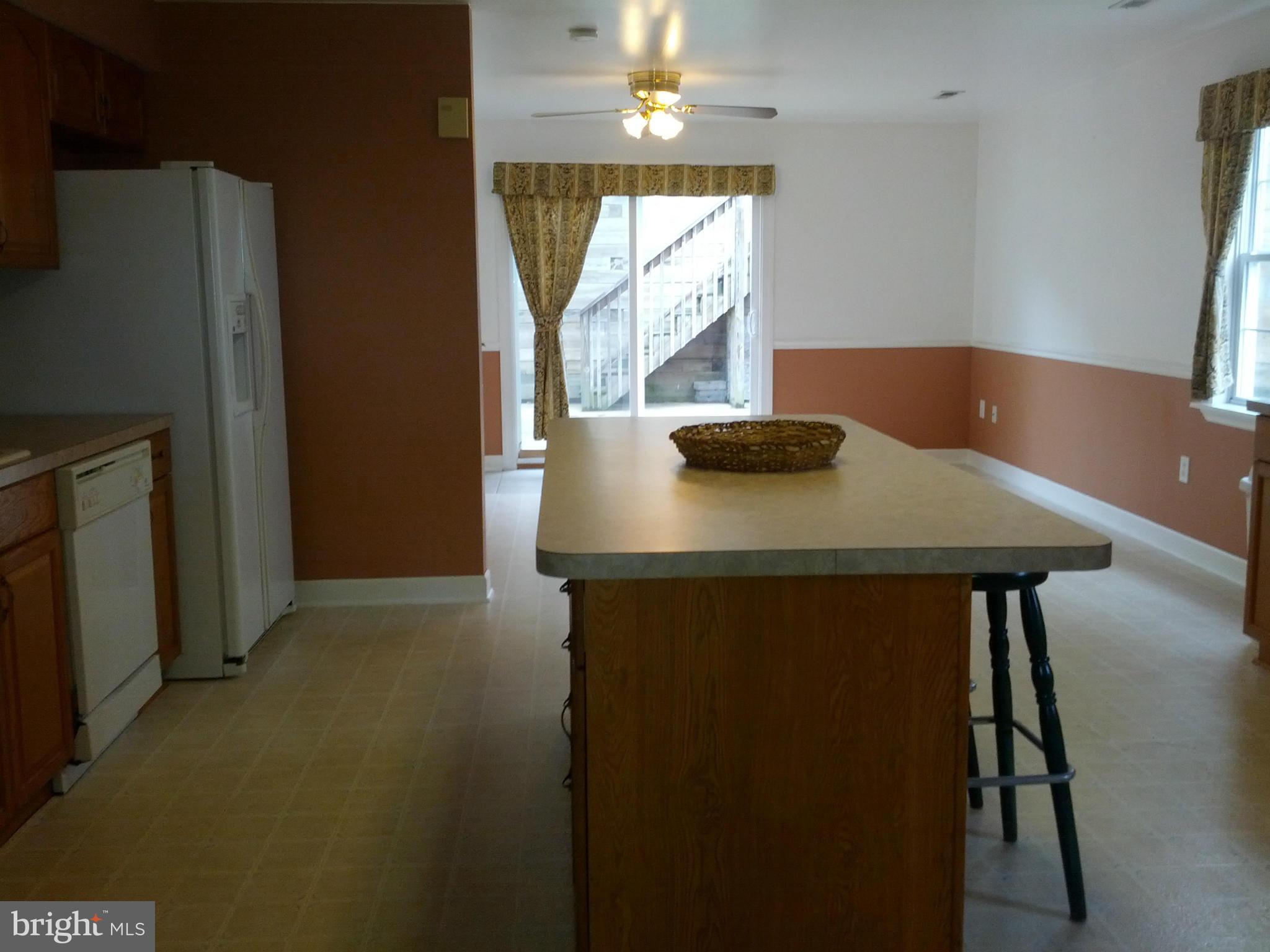 9626 Hall Road Frederick, MD 21701 - Photo 5 of 30 Island with stools