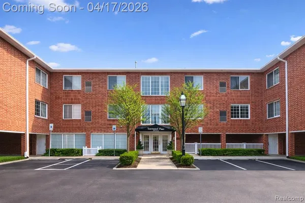 $299,000 | 444 Chester Street, Unit 425, Birmingham, MI 48009