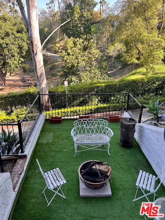 6776 Milner Road Los Angeles, CA 90068 - Photo 14 of 17 Gallery Image 14