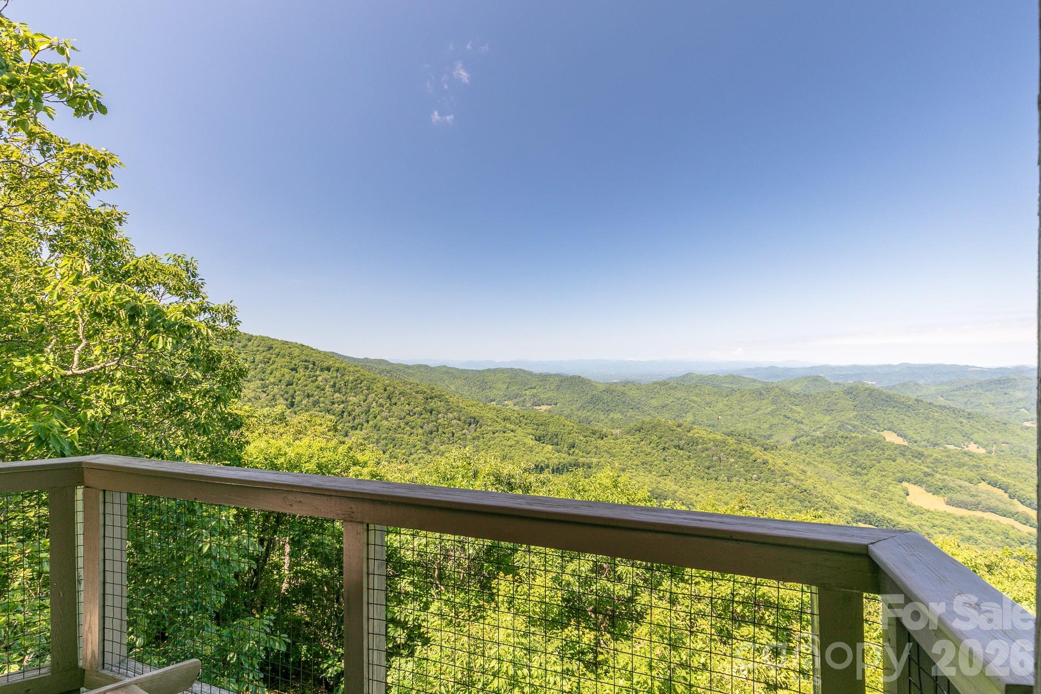 140 Slickrock Road, Unit F3 Burnsville, NC 28714 - Photo 29 of 31 a view of ocean from a balcony