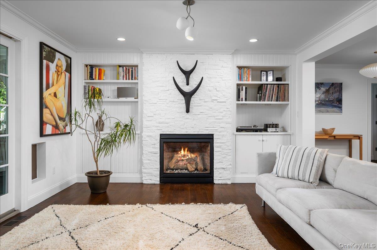 80 Maple Avenue Rye, NY 10580 - Photo 9 of 37 The Great Room with Fireplace