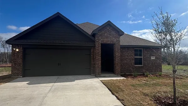 $288,990 | 3204 Charleston Drive, Ennis, TX 75119
