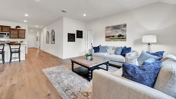 $288,990 | 3204 Charleston Drive, Ennis, TX 75119