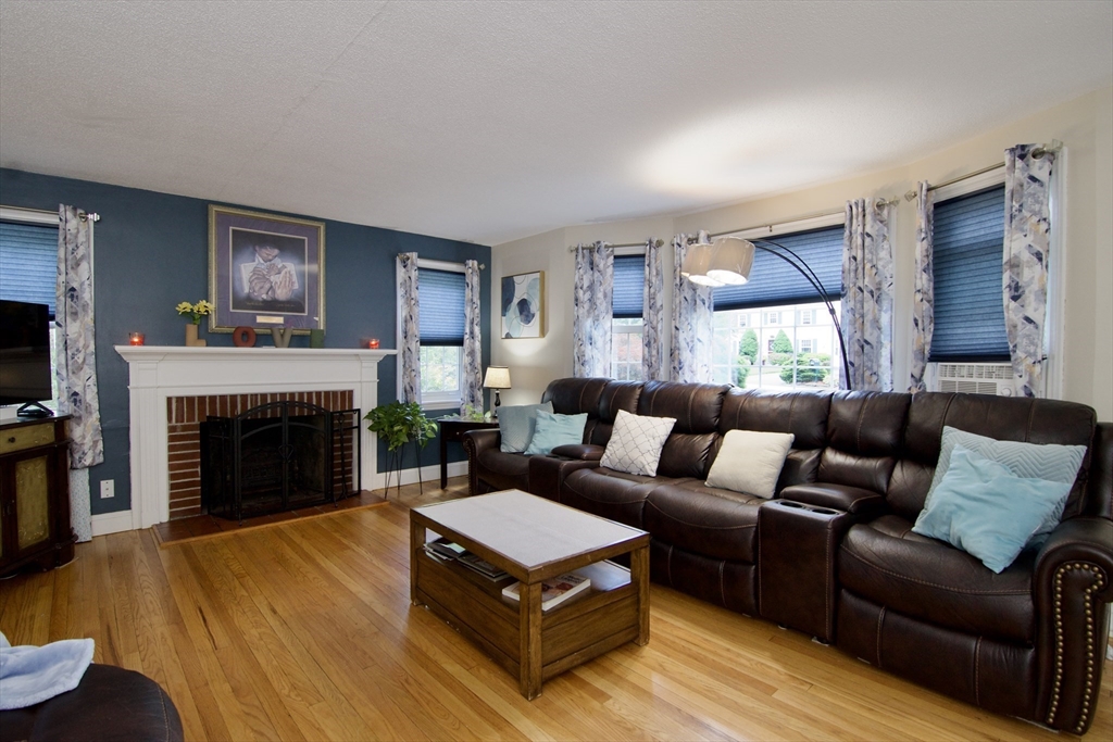 55 Bridle Path Road Springfield, MA 01118 - Photo 4 of 42