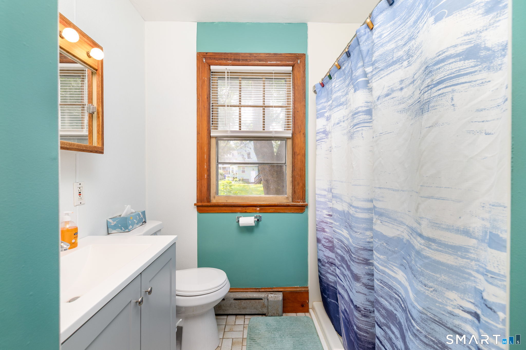 33 Union St Extension Enfield, CT 06082 - Photo 20 of 32 Main bath on first floor