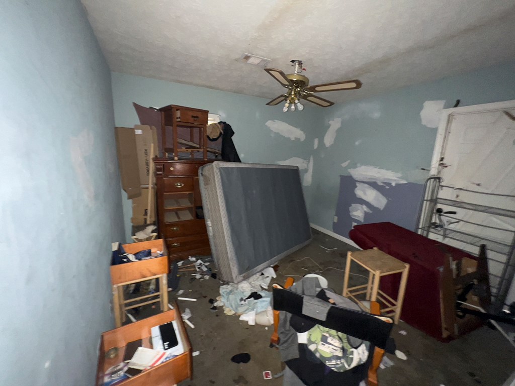 927 Vineville Street Columbus, GA 31904 - Photo 7 of 11 a living room with furniture and a flat screen tv