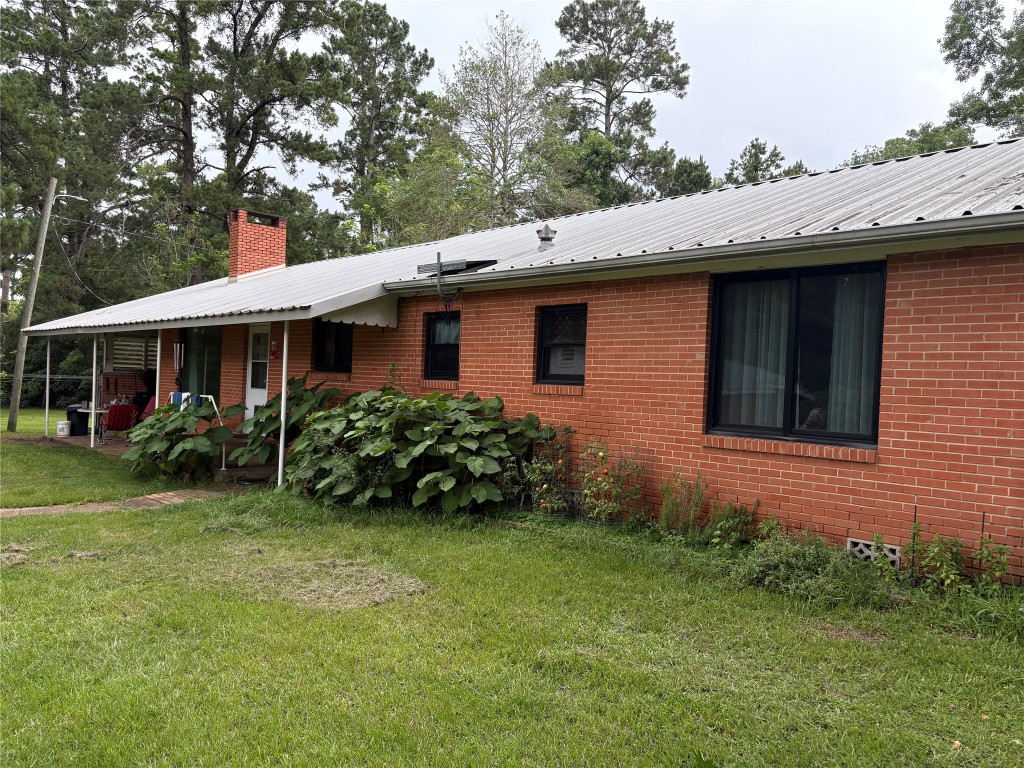 5152 Richardson Road East Livingston, TX 77351 - Photo 2 of 13 a front view of a house with garden