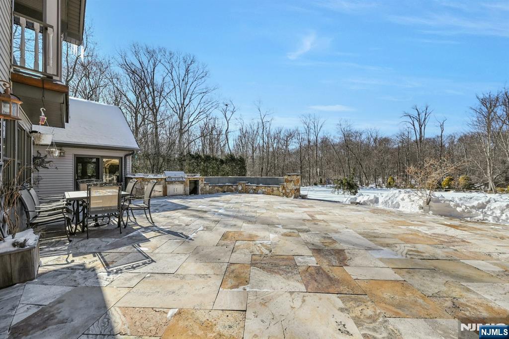 285 Chestnut Ridge Road Woodcliff Lake, NJ 07677 - Photo 7 of 40