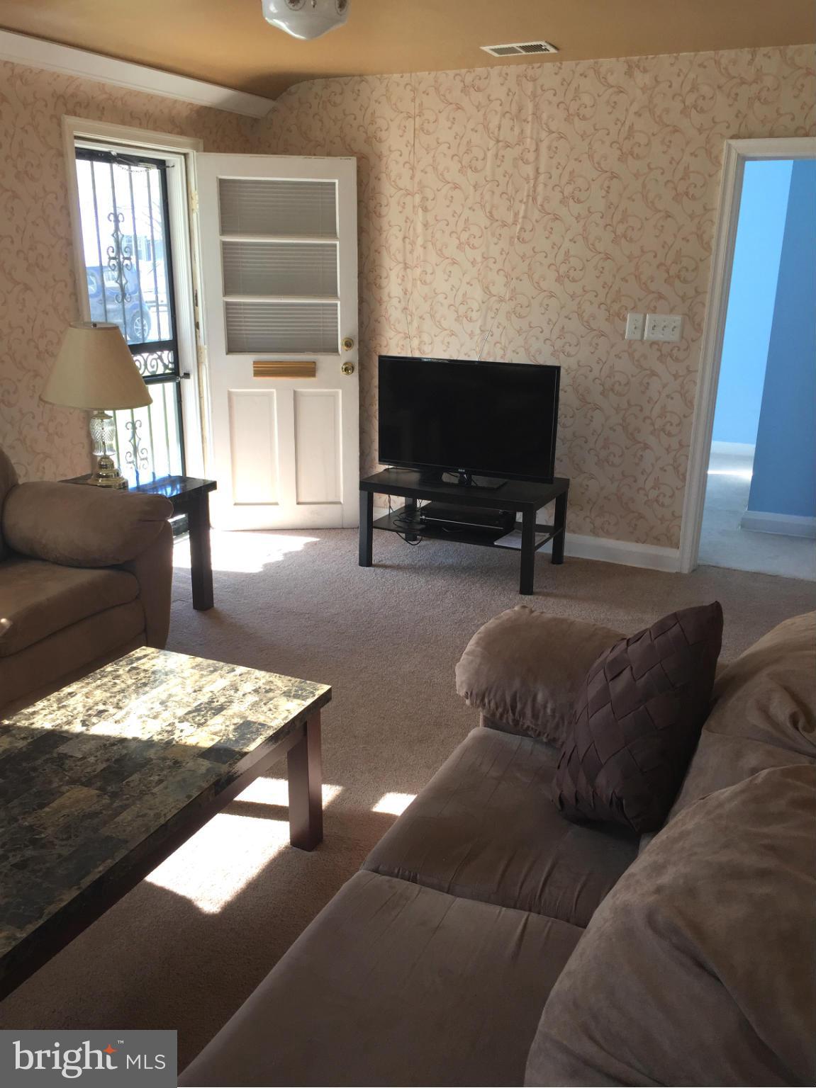 7725 Fairgreen Road Baltimore, MD 21222 - Photo 3 of 18 Living Room