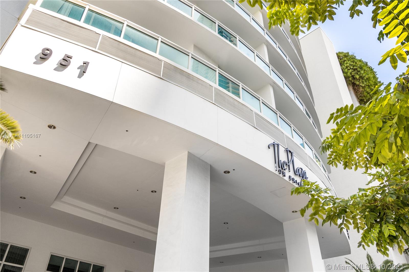 951 Brickell Avenue, Unit 2706 Miami, FL 33131 - Photo 34 of 35 a view of staircase with yellow lighting