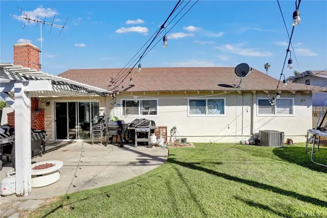 a view of a house with patio outdoor seating