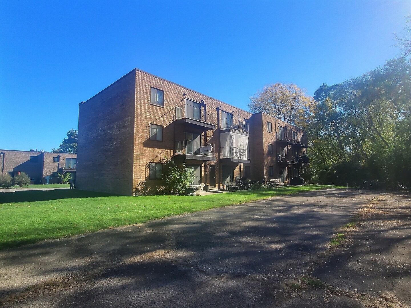 224-228 East Rimini Court Palatine, IL 60067 - Photo 6 of 24