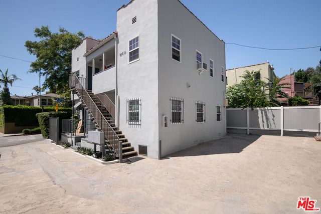 $2,595,000 | 832 Hilldale Avenue, West Hollywood, CA 90069