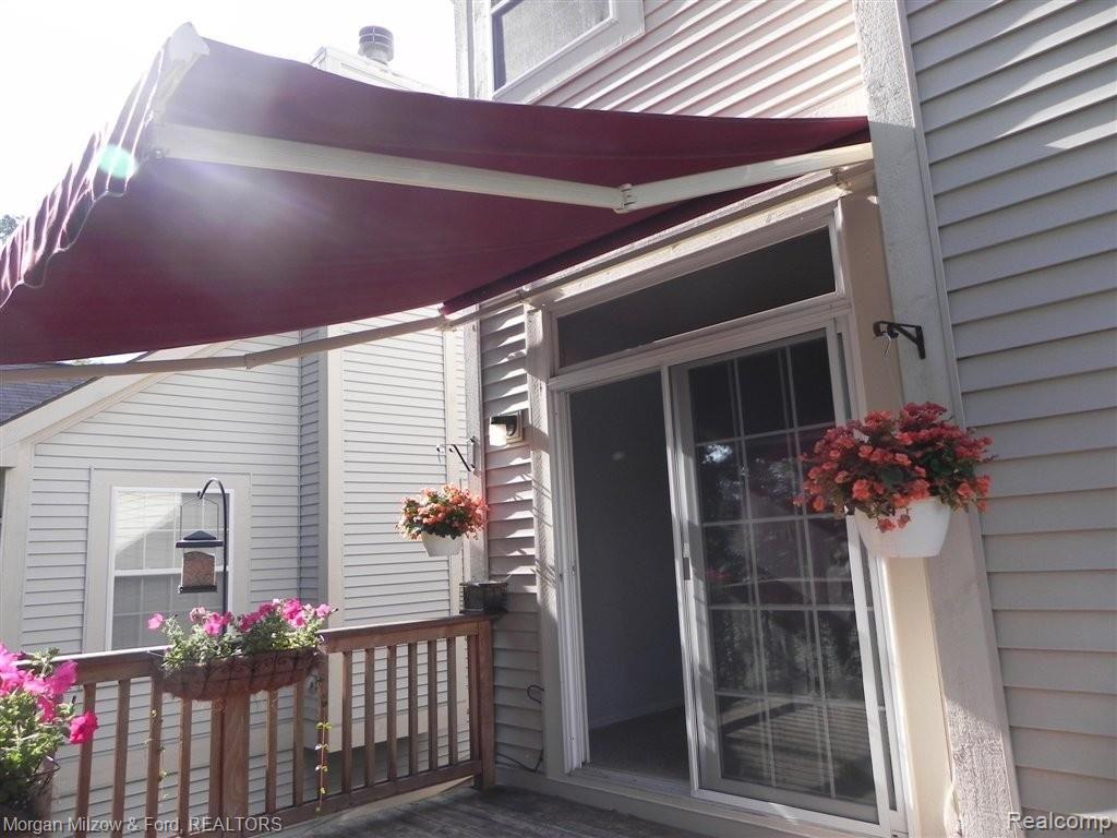 6561 Summit Ridge Court, Unit 44 Clarkston, MI 48346 - Photo 24 of 27 Awning 2