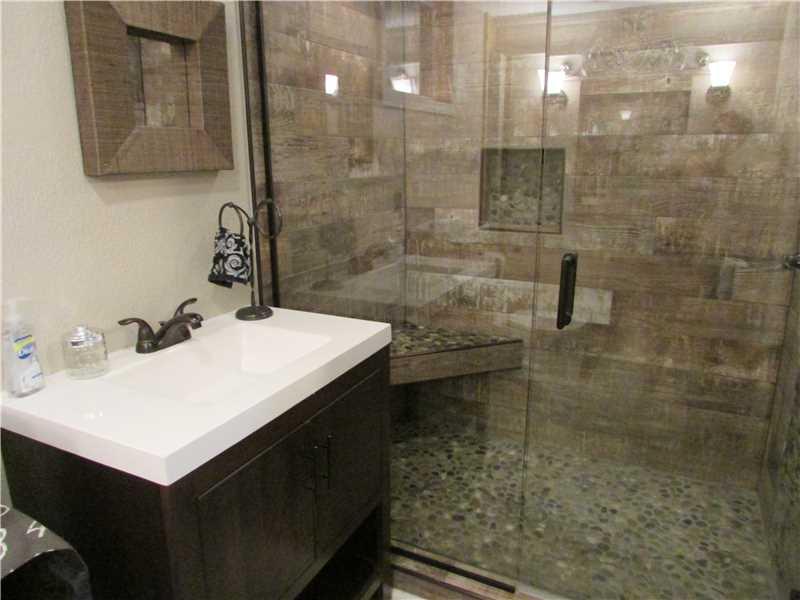 1061 North Whitmore Road North Huntingdon, PA 15642 - Photo 21 of 23 Full Bath.