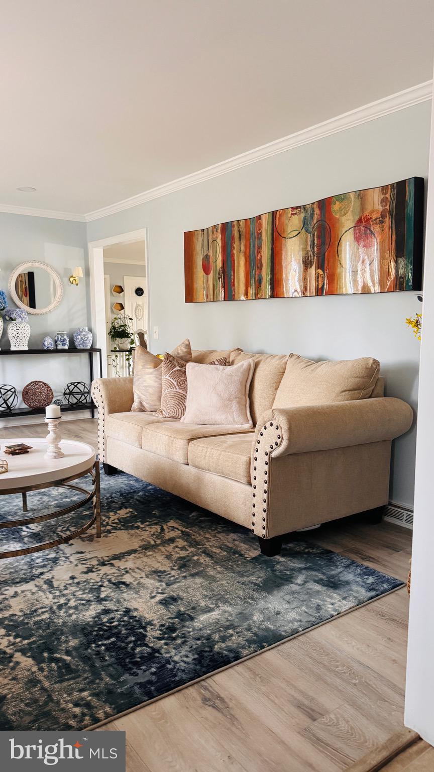 11472 Fox Hill Road Culpeper, VA 22701 - Photo 3 of 36 Living room