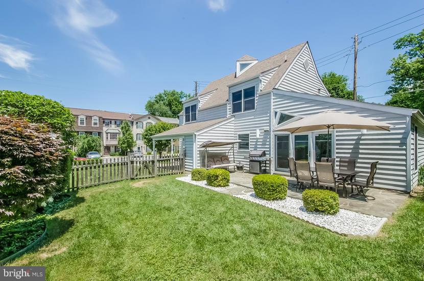 31 Spring Street Gaithersburg, MD 20877 - Photo 22 of 26 Exterior (Rear)