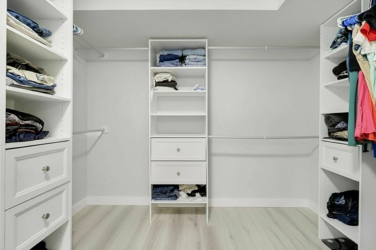 384 Golfview Road, Unit D North Palm Beach, FL 33408 - Photo 28 of 52 Primary closet