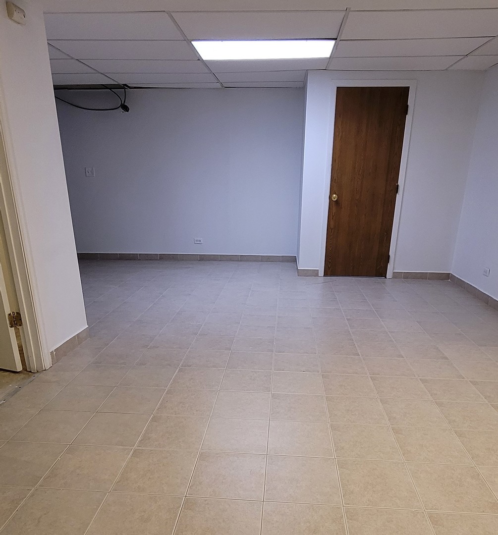 249 Peppertree Lane Aurora, IL 60504 - Photo 6 of 10 a view of an empty room