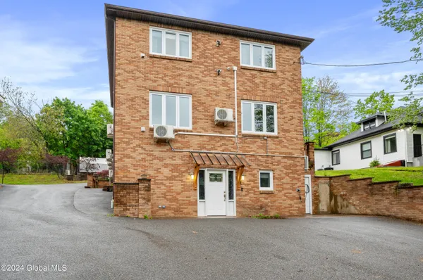 $575,000 | 5 Wawayanda Place, Middletown, NY 10940