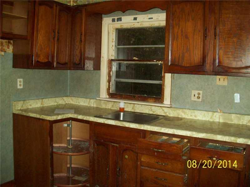 8832 Roberts Hollow Road Elizabeth, PA 15037 - Photo 3 of 7 Kitchen.