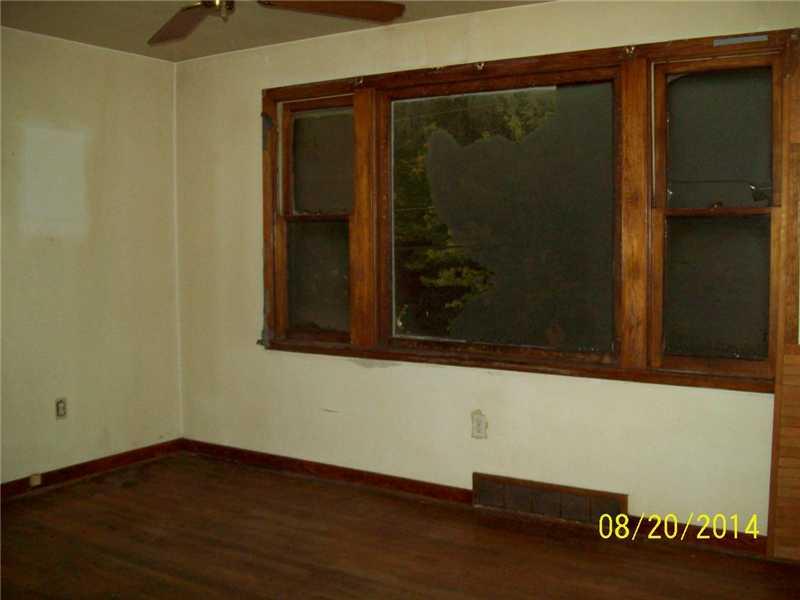 8832 Roberts Hollow Road Elizabeth, PA 15037 - Photo 4 of 7 Living Room.