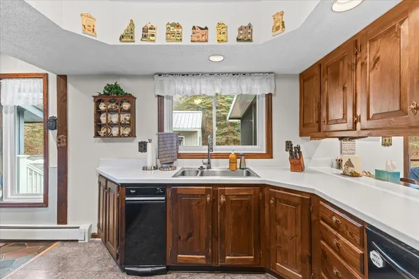 $579,900 | 445 South Main Street, St. Albans Town, VT 05478