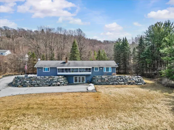 $579,900 | 445 South Main Street, St. Albans Town, VT 05478