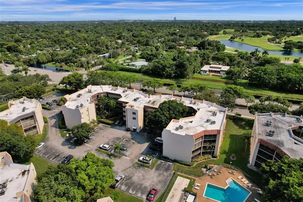 $189,900 | 6655 West Broward Boulevard, Unit 309, Plantation, FL 33317