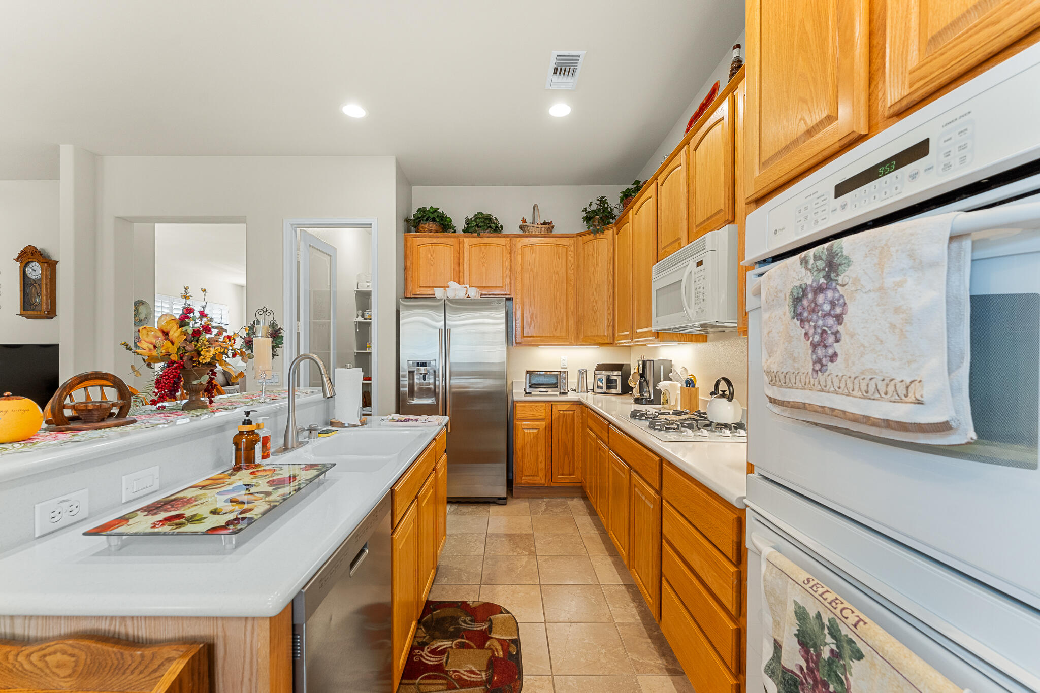 744 Copper Circle Beaumont, CA 92223 - Photo 18 of 44 a large kitchen with a large window