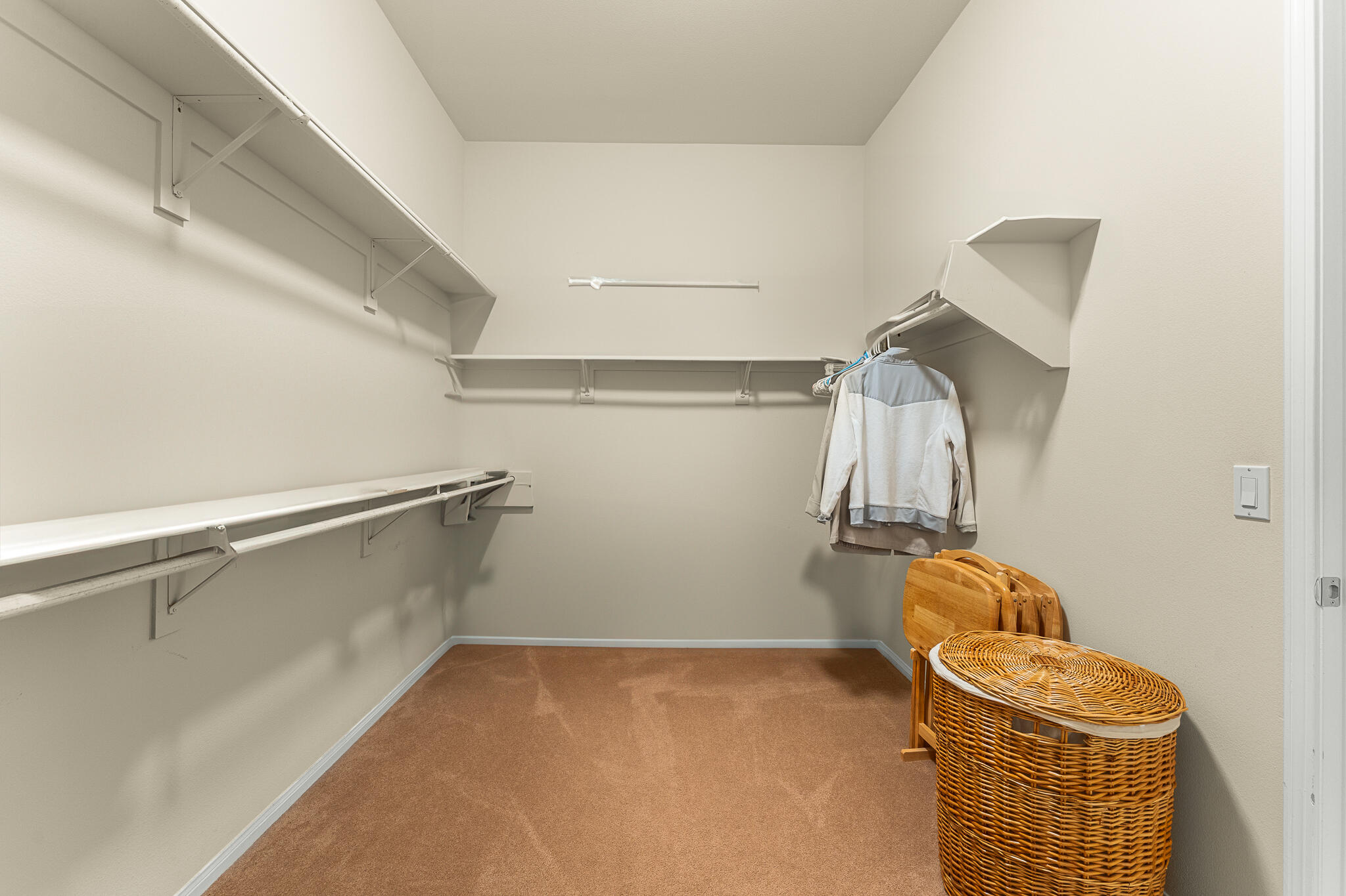744 Copper Circle Beaumont, CA 92223 - Photo 31 of 44 a room with gym equipment and tub