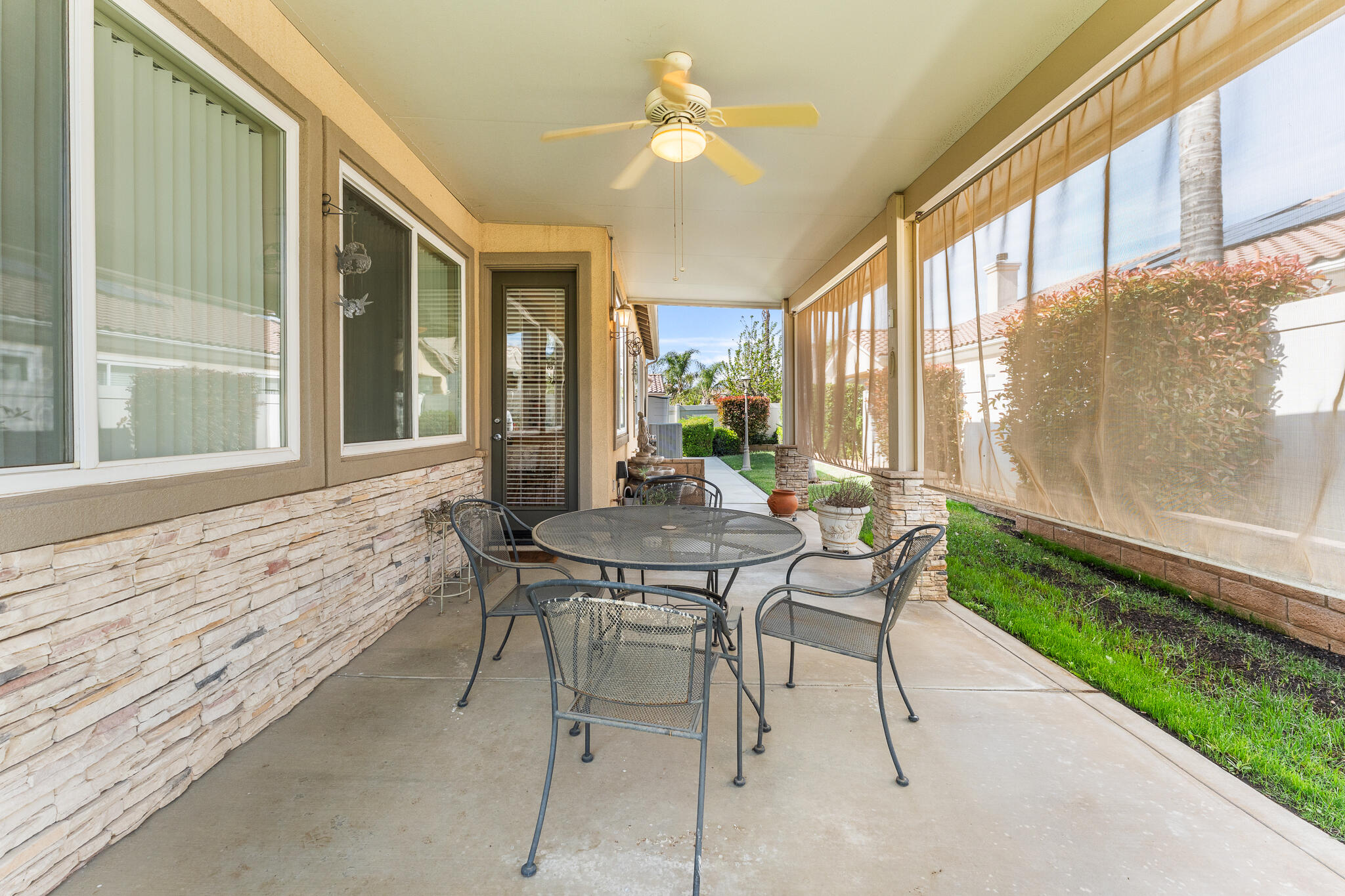 744 Copper Circle Beaumont, CA 92223 - Photo 35 of 44 a dining room with furniture and a garden