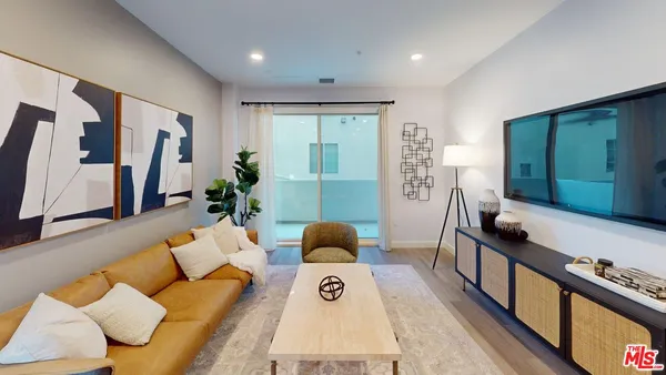 $3,956 | 10375 West Washington Boulevard, Unit 406, Culver City, CA 90232