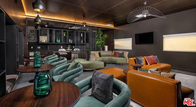 $3,889 | 10375 West Washington Boulevard, Unit 409, Culver City, CA 90232