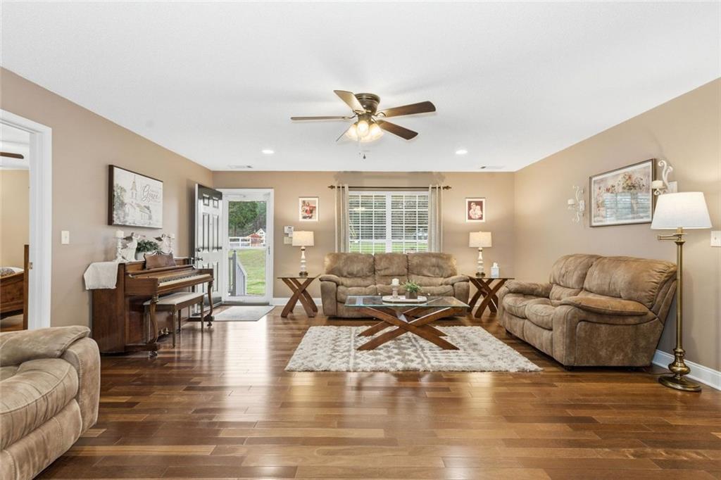 34 Rock Hole Path Dallas, GA 30132 - Photo 9 of 41 a living room with furniture