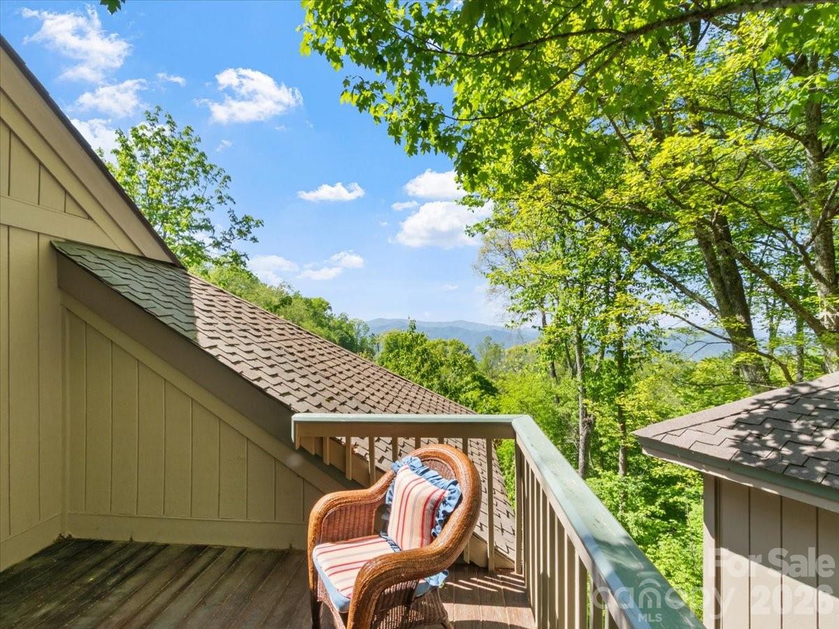121 Ivy Ridge Road Burnsville, NC 28714 - Photo 35 of 48 a view of a chairs and table in the balcony
