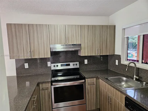 $2,650 | 6235 Southwest Kendale Lakes Circle, Unit 237, Miami, FL 33183