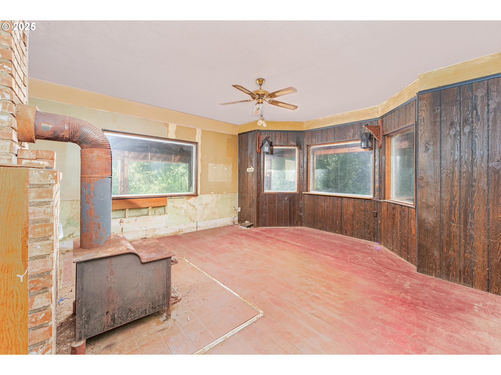 2220 Northeast Brower Road Corbett, OR 97019 - Photo 3 of 40 Living Room