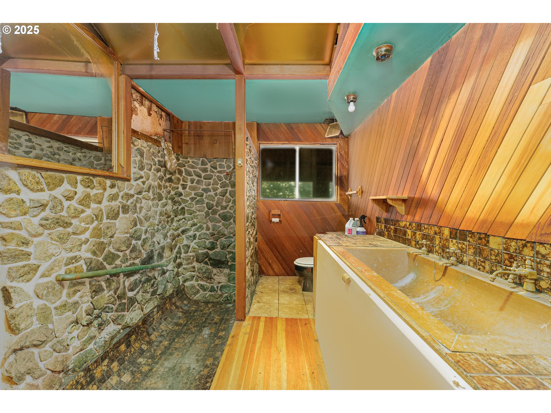 2220 Northeast Brower Road Corbett, OR 97019 - Photo 6 of 40 Bathroom