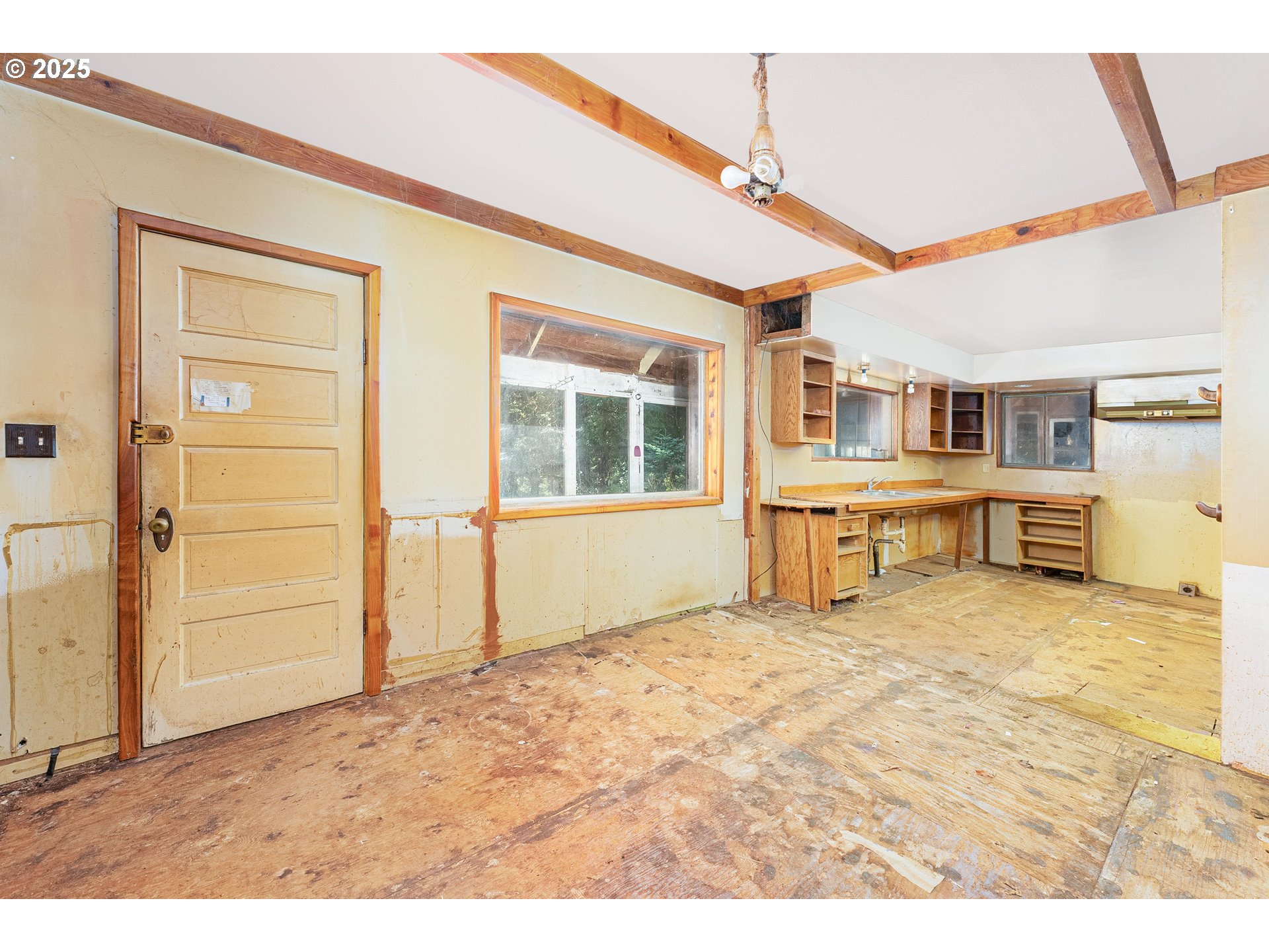 2220 Northeast Brower Road Corbett, OR 97019 - Photo 7 of 40 Kitchen/Dining Room