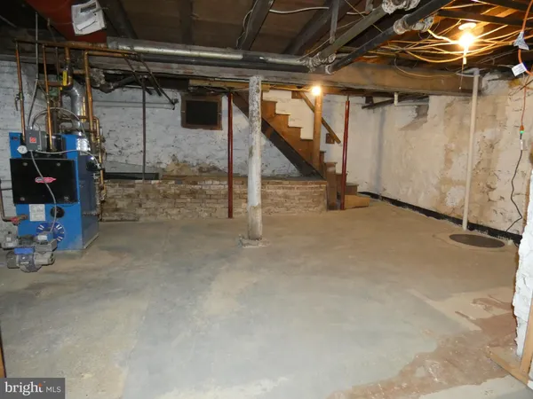 a view of a garage
