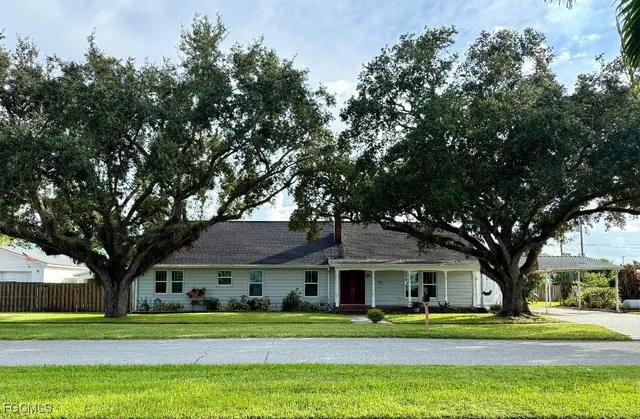 $470,000 | 410 East Osceola Avenue, Clewiston, FL 33440