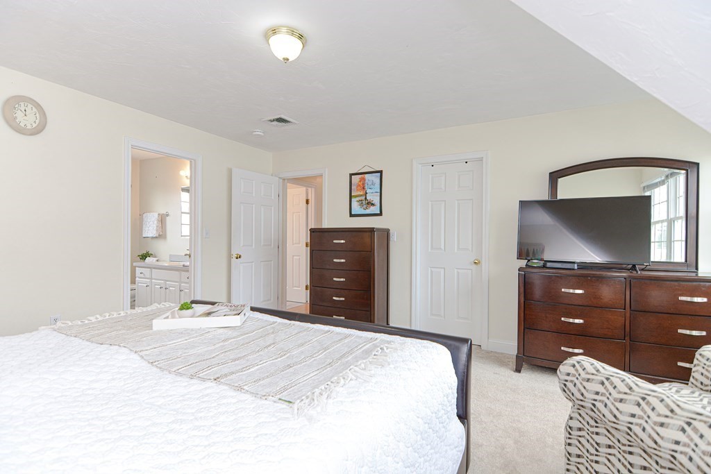 237 Pleasant Street, Unit 237 Norwood, MA 02062 - Photo 26 of 40 a bedroom with a bed and a dresser