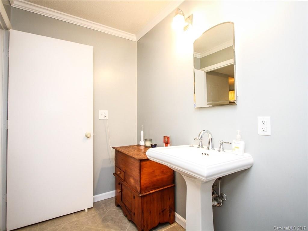5012 Sardis Road, Unit P Charlotte, NC 28270 - Photo 18 of 24 Gallery Image 18