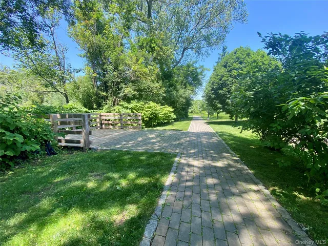 a view of yard with green space