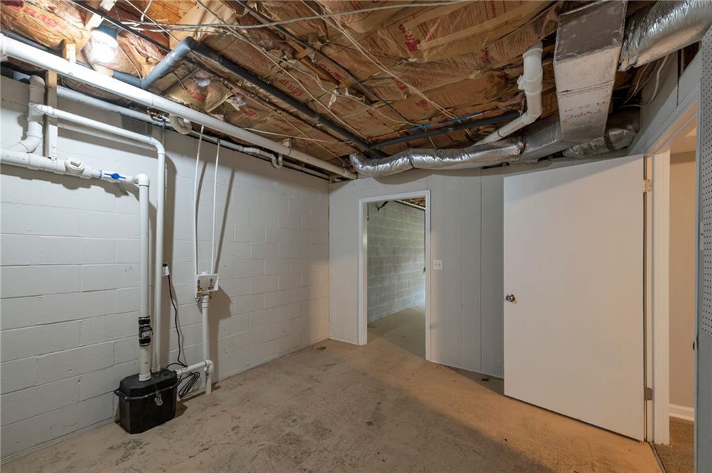 252 Amber Way Dallas, GA 30157 - Photo 32 of 40 a view of a room with gym equipment