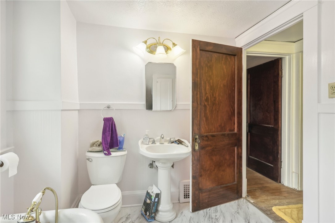 1509 Parkhill Road Cleveland Heights, OH 44121 - Photo 18 of 27