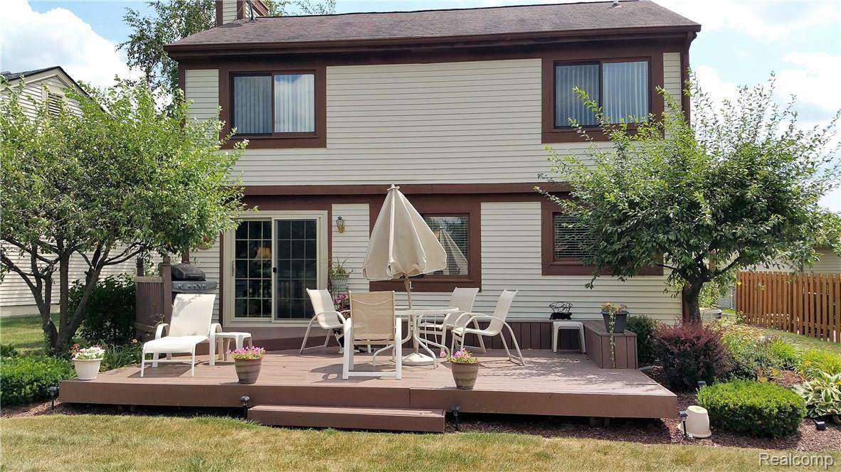 1533 Colony Drive Rochester, MI 48307 - Photo 25 of 29 deck.jpg