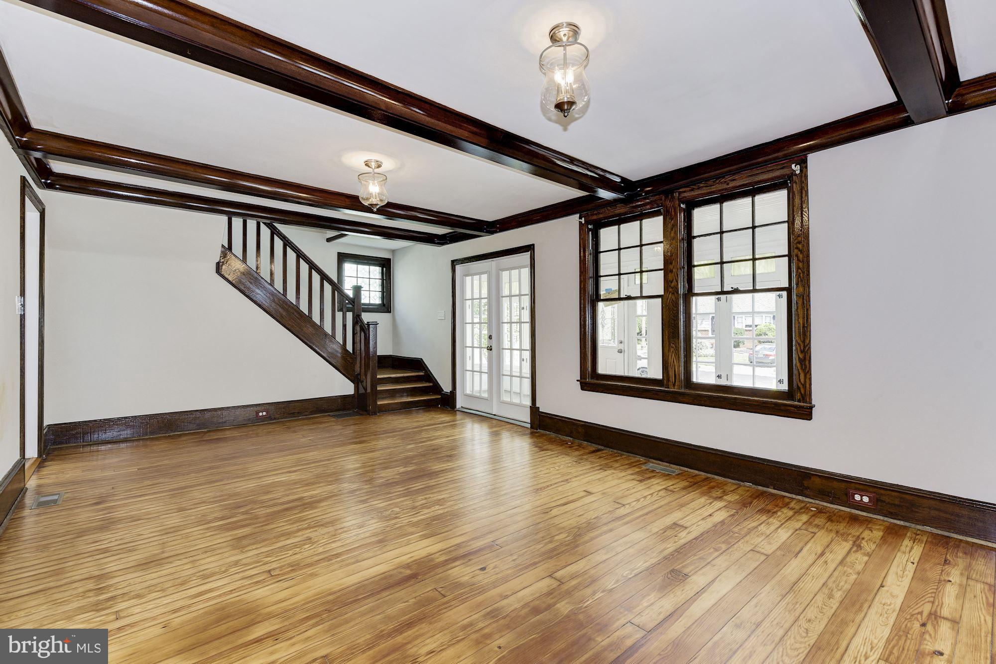 305 East Mill Road Maple Shade, NJ 08052 - Photo 4 of 21 Living Room
