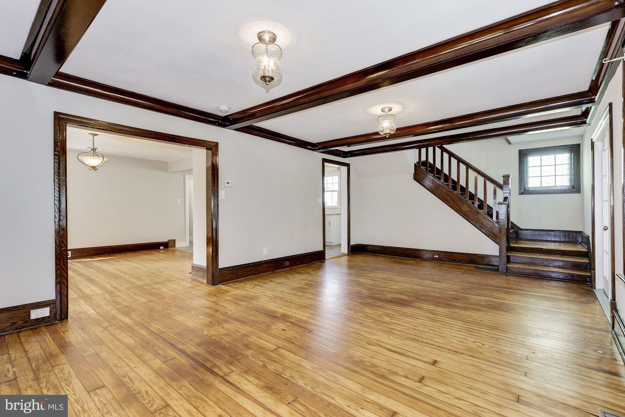 305 East Mill Road Maple Shade, NJ 08052 - Photo 5 of 21 Living Room